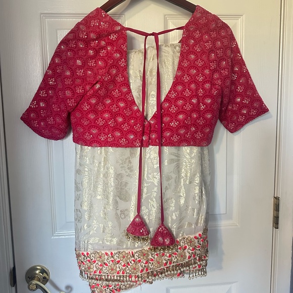 White georgette saree with pink blouse set - Picture 3 of 13